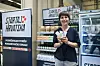 Maja Fertalić sa snack pločicama od orašastog voća 'Nutty by Maja'.