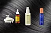 Ceremonia The Scalp Power-Duo ulje i četka za nježnu masažu tjemena; Net-a-Porter (300 kn)/ Ouai ulje za njegu kose (225 kn)/ Augustinus Bader The Hair Oil s aminokiselinama i TFC8® kompleksom (315 kn)
