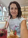 Evica Borčić u predahu od razgledavanja.
