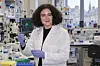 Karla je završila studij neuroznanosti na Sveučilištu u Edinburgu, a godinama se bavila međunarodnim kliničkim istraživanjima