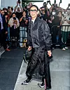 Demi Moore je u New Yorku pokazala novu frizuru i zanimljivu kombinaciju s bomber jaknom