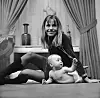 English actress and singer Jane Birkin with 7-month-old Kate Barry, her daughter by composer John Barry, 9th November 1967. (Photo by Reg Burkett/Express/Hulton Archive/Getty Images)