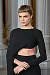 Cara je bila glavna s lepršavim dječjim šiškama
