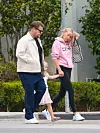James Corden i supruga Julia Carey s kćerkom