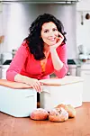 Danas Nigella živi sama i više se ne brine o tome kako izgleda, uglavnom nosi kombinezone, premda tvrdi da joj loše stoje.