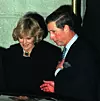 Jedan od prvih izlazaka u javnost s Camillom 1999., u Ritzu u Londonu