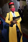 Amanda Gorman u žutom Prada kaputu