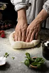 Betul Tunc sa suprugom i sinom živi u Sjedinjenim Državama, gdje je nastala njezina prva kuharica