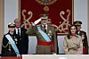Kraljevska obitelj pozdravlja mimohod na proslavi španjolskog Nacionalnog dana