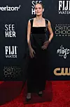 Brie Larson nosila je crnu Prada haljinu od baršuna u kojoj je izgledala fantastično
