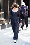 Hailey Bieber u kompletnom traper outfitu