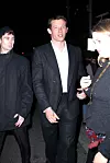 Callum Turner izašao je nekoliko minuta iza Due Lipe, oboje na sporedna vrata