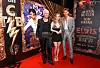 Redatelj Baz Luhrmann s glumcima Oliviom DeJonge i Austinom Butlerom lani u Torontu