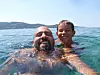 Jedna od posljednjih uspomena: fotografija sa sinom Rokom, u moru kod otočića Proizd.