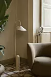 Arum podna svjetiljka by ferm Living u varijanti travertine - cashmere