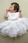 Mia se rodila s gustom tamnom kosom