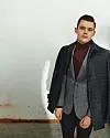 Kratki casual kaput, sako kariranog uzorka, meka dolčevitka i hlače ravnog kroja, sve Varteks