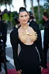 Bella Hadid u Cannesu 2021. godine