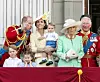 Prince William, princeza Catherine, princ George, princeza Charlotte i princ Louis u društvu kralja Charlesa i kraljice Camille
