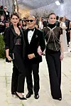 Felicity Blunt, Stanley Tucci i Emily Blunt na Met Gali