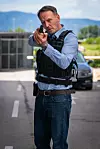 Za potrebe serije učio je služiti se pištoljem, i trenirao boks s našim proslavljenim boksačem Leonardom Pijetrajom