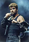 George Michael na nastupu tijekom svoje 'Faith' turneje u Londonu, 15. lipnja 1988