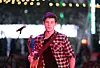 Shawn Mendes ovim se poslom bavi od 14. godine, kada je počeo učiti svirati gitaru. Roditelji su ga podržavali, no nisu mislili da će njihov sin postati ovoliki svjetski hit.