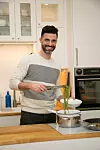 koreograf igor barberić, vege kuhanje, jelo seitan stoganoff, zagreb, 150120 foto ines stipetic