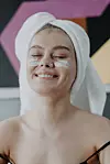 Područje oko očiju zahtijeva posebnu njegu.