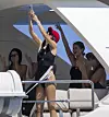 Selena s najbližim prijateljicama na jahti