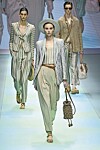 Lanena odijela dizajnera Giorgija Armanija iz linije Emporio Armani.