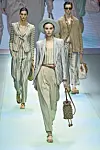 Lanena odijela dizajnera Giorgija Armanija iz linije Emporio Armani.