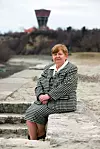 Ratna ravnateljica vukovarske bolnice na obali Dunava, s pogledom na razrušeni Vodotoranj, simbol obrane Vukovara