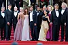 Ekipa filma ‘Trokut tuge‘ u Cannesu: Erik Hemmendorff, Philippe Bober, Harris Dickinson, Henrik Dorsin, Vicki Berlin, Charlbi Dean Kriek, Director Ruben Ostlund, Arvin Kananian, Woody Harrelson, Dolly De Leon, Sunnyi Melles, Zlatko Burić, Iris Berben, Ralph Schicha i Carolina Gynning