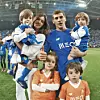S bivšom suprugom Sarom Carbonero ima dva sina