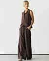 Sylvia prsluk | Espresso Brown - 135 eura; Sylvia hlače s elastičnim strukom | Espresso Brown - 230 eura