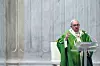 Papa Franjo već dugo pati od išijasa, koji se povremeno aktivira i stvara mu bolove te probleme pri kretanju.