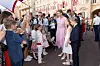 Princeza Charlene je prilikom proslave 20. obljetnice vladavine supruga Alberta, pričala s djecom koja su im čestitala okruglu obljetnicu