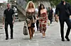 Khloe Kardashian i Kylie Jenner tijekom vikenda pokazale su nekoliko D&G outfita.