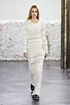 Model dizajnerice Gabriele Hearst izađen od materijala nastalog od aloe vere, koji hidratizira kožu dok ga nosite