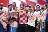 Okružen igračima na proslavi srebra 2018. godine