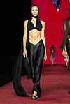 Ovo nije Bella Hadid na Dieselovoj reviji: Tko je dvojnica slavne manekenke koja je zbunila sve