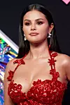 Selena razmišlja potpuno se posvetiti karijeri