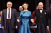 Proslavila ju je uloga kraljice Elizabete II.: s glumcima Richardom McCabeom i Edwardom Foxom u Londonu 2013.