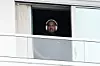 Kanye West s vremena na vrijeme izašao bi na balkon hotelske sobe.
