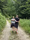 Ana priznaje da se teško miri s činjenicom da Ante i Cvita počinju izbjegavati zajednička druženja, ali kad ih pozove na ručak u Groficu i na Leustekovu stazu, onda ih pridobije