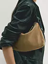 Massimo Dutti mini torba od brušene kože (125 eura)