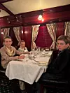U vlaku su mobiteli dopušteni isključivo u sobama, obavezni dress code tijekom večere je haljina za žene i odijelo s kravatom za muškarce (tko nema kravatu, može ju kupiti u vlaku)
