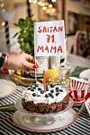 Tisja je napravila omiljenu čokoladnu tortu za majčin 71. rođendan