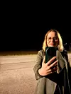 Zbog dizajna mobitel lijepo 'sjedi' u ruci, a zahvaljujući kameri koja je dostupna na swipe možete brzo reagirati i snimiti željeni kadar